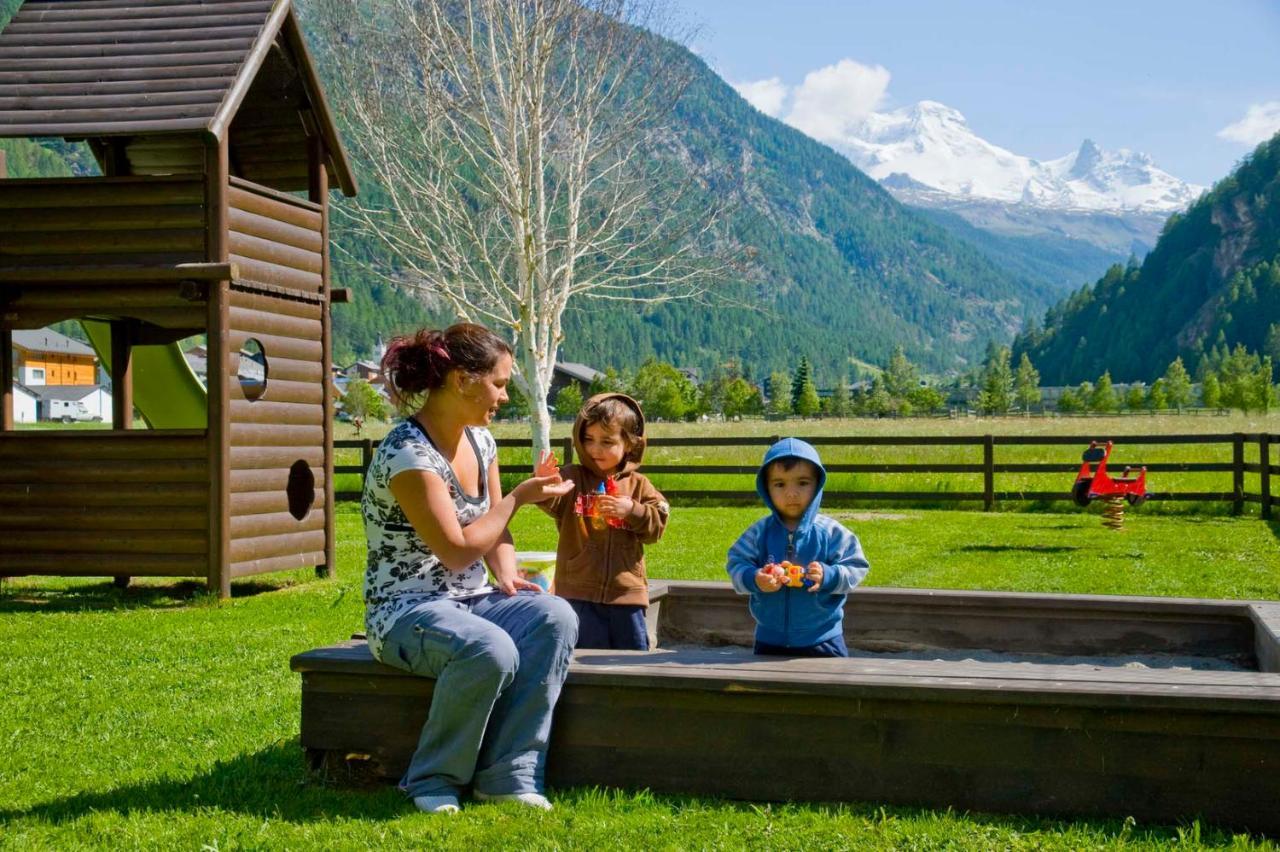 Moderne Dachwohnung Naehe Zermatt Mit Balkon テッシュ エクステリア 写真