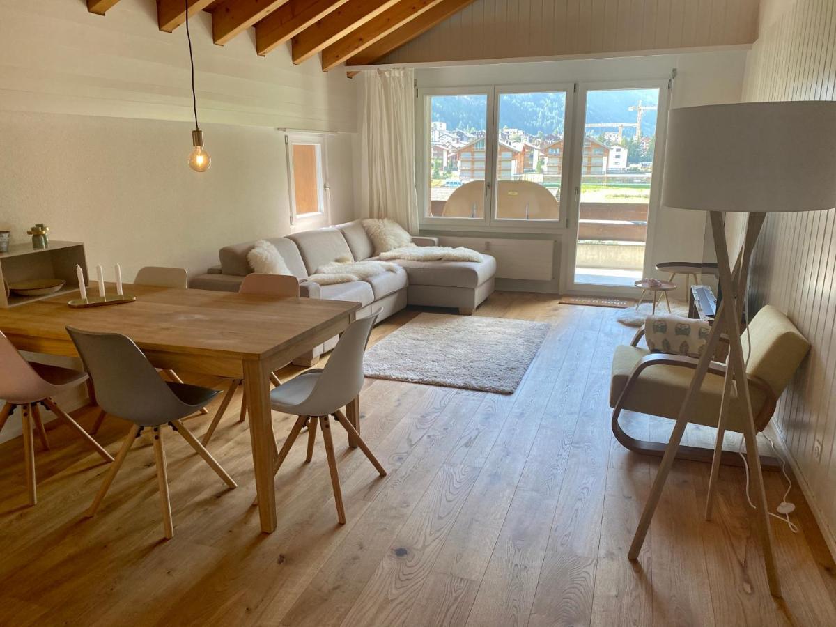 Moderne Dachwohnung Naehe Zermatt Mit Balkon テッシュ エクステリア 写真